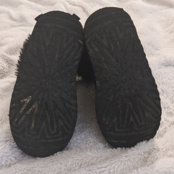 Little Girl Uggs - Picture 3 of 7